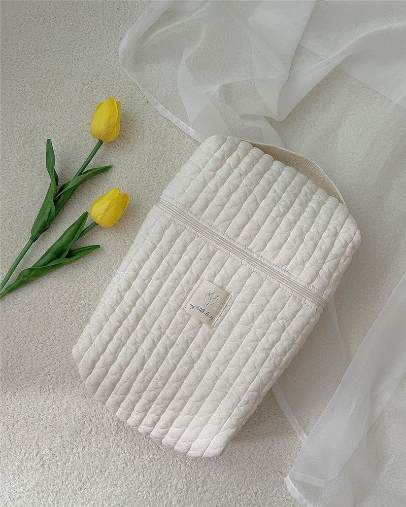 Diaper storage organizer bag with easy-access front pockets for quick retrieval